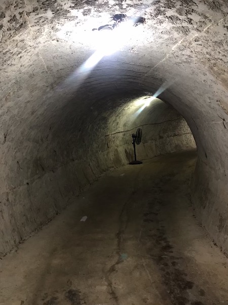 タイ ドラゴン寺院 トンネル