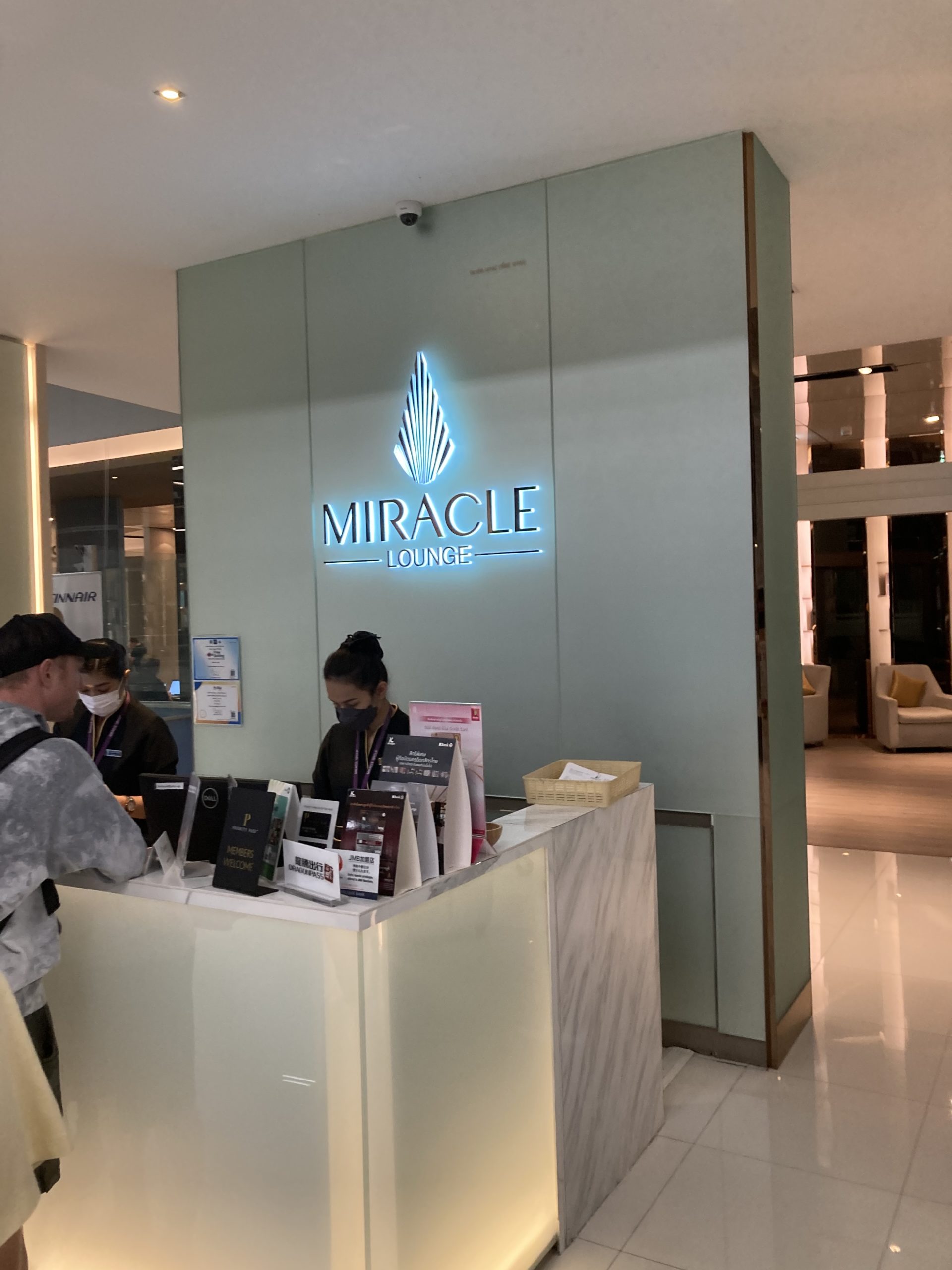 【タイ･スワンナプーム空港】国際線コンコースD Miracle First Class Loungeブログ