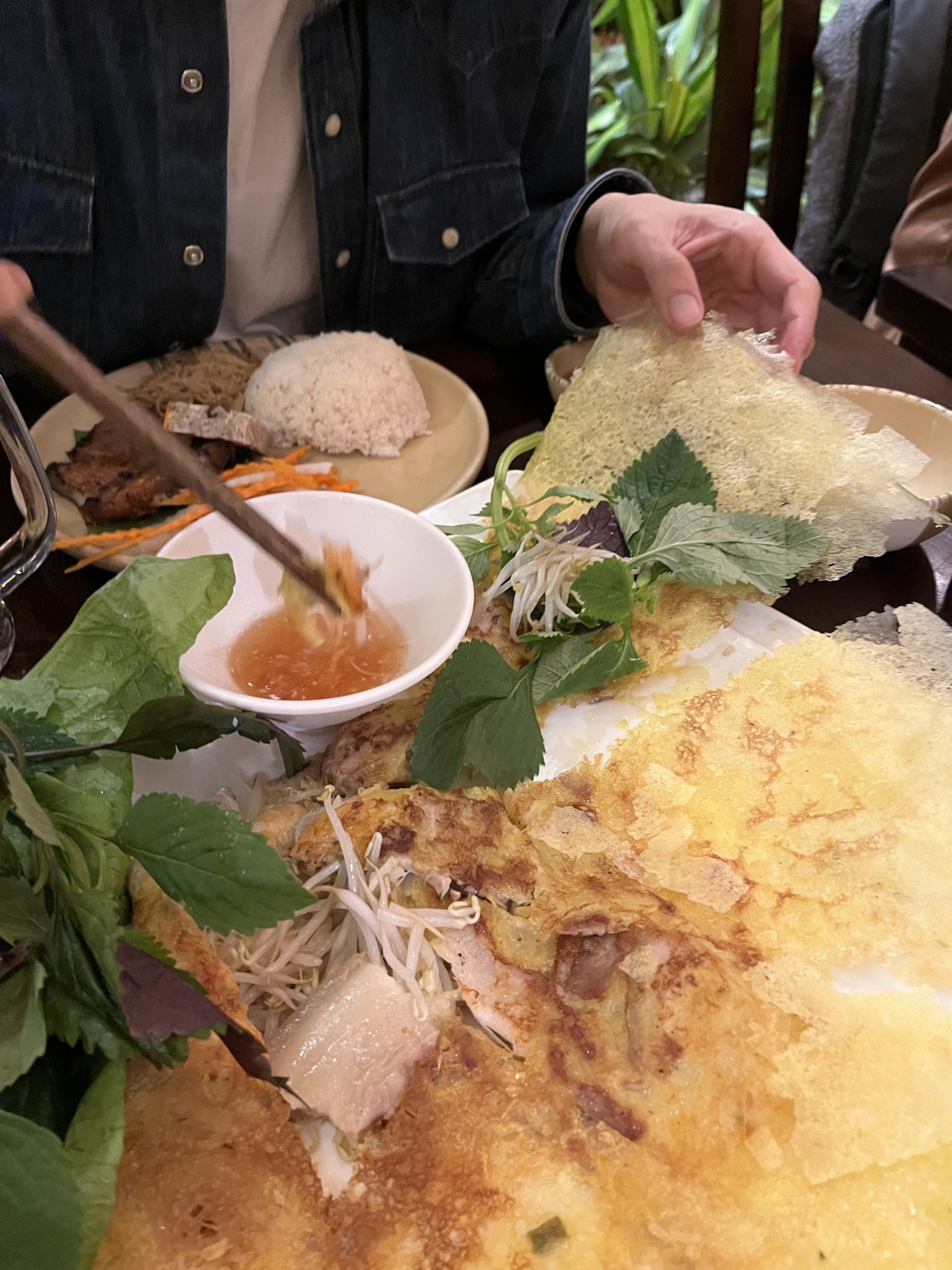 ベトナム・ハノイ旅行 夕食 クアンアンゴン バインセオ