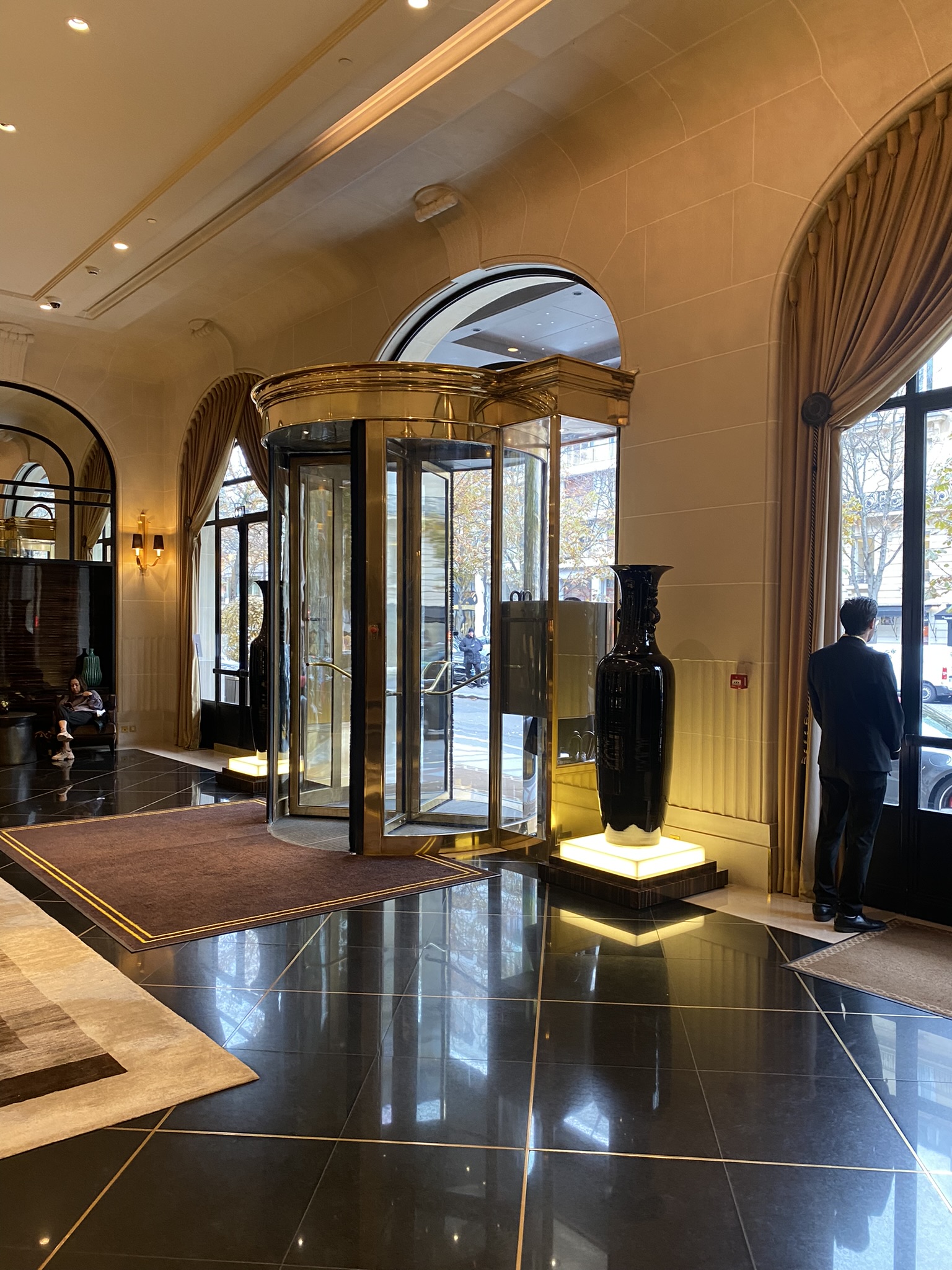 パリ マリオット系列ホテル プリンスドガルパリ 宿泊記 ロビーの様子