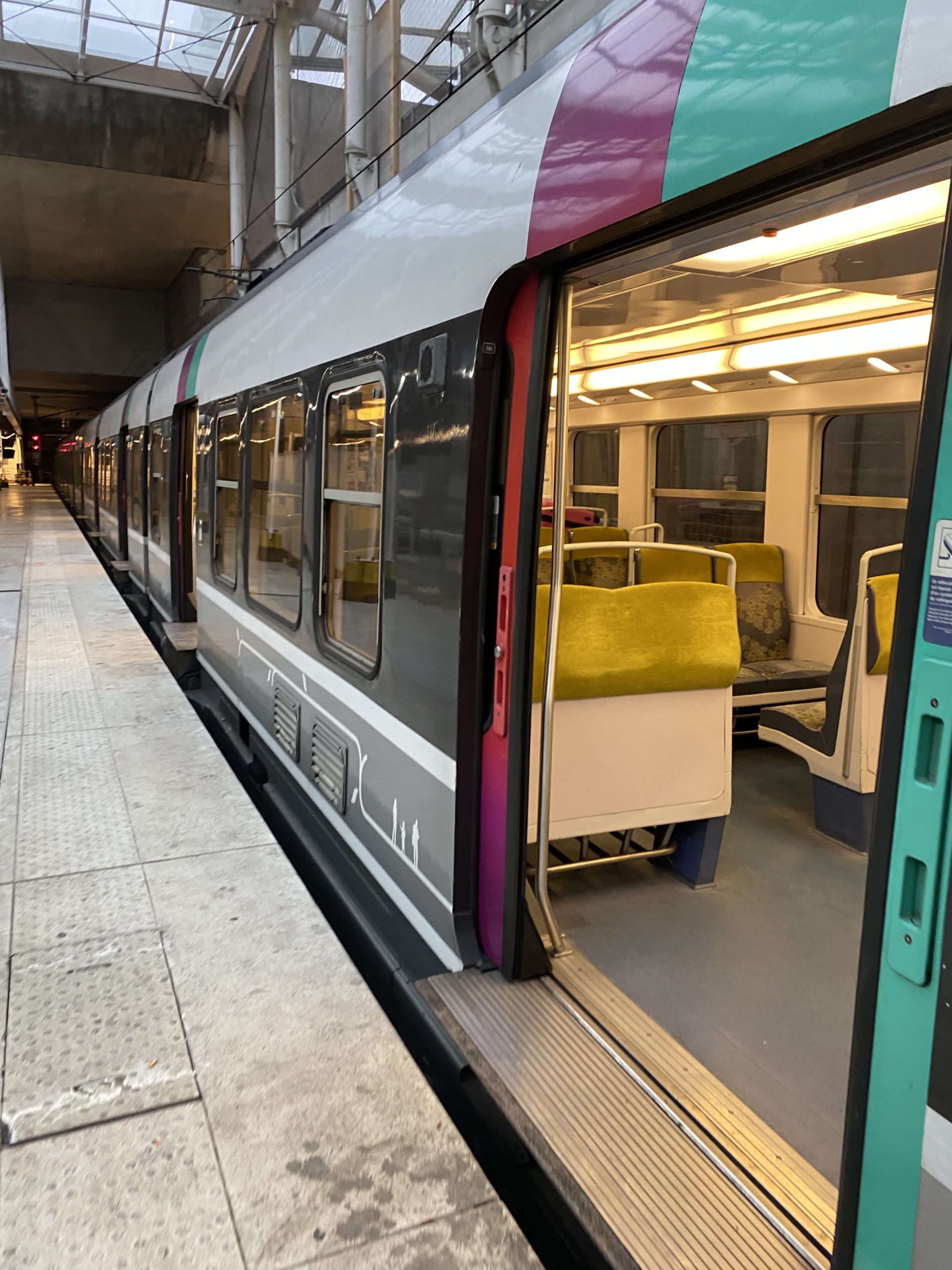 フランス旅行記ブログ パリシャルルドゴールド空港からパリ市内へ電車移動