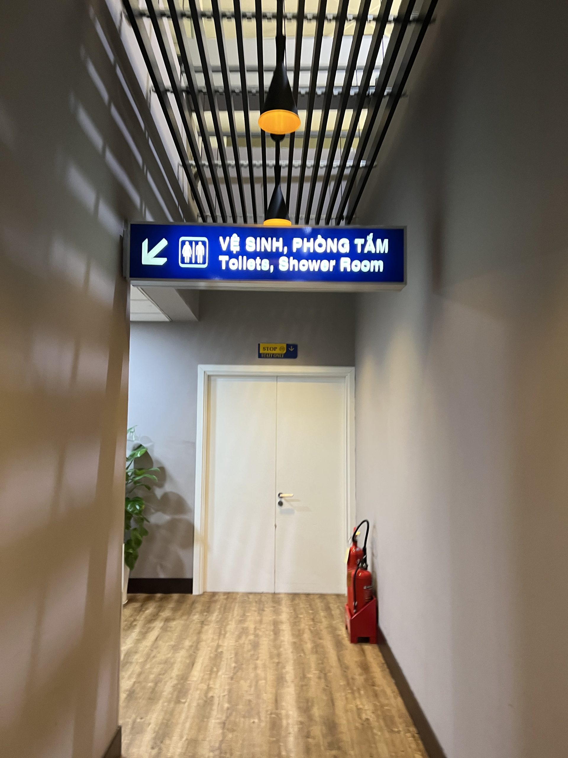 ノイバイ空港 SONG HONG BUSINESS LOUNG シャワーレビュー